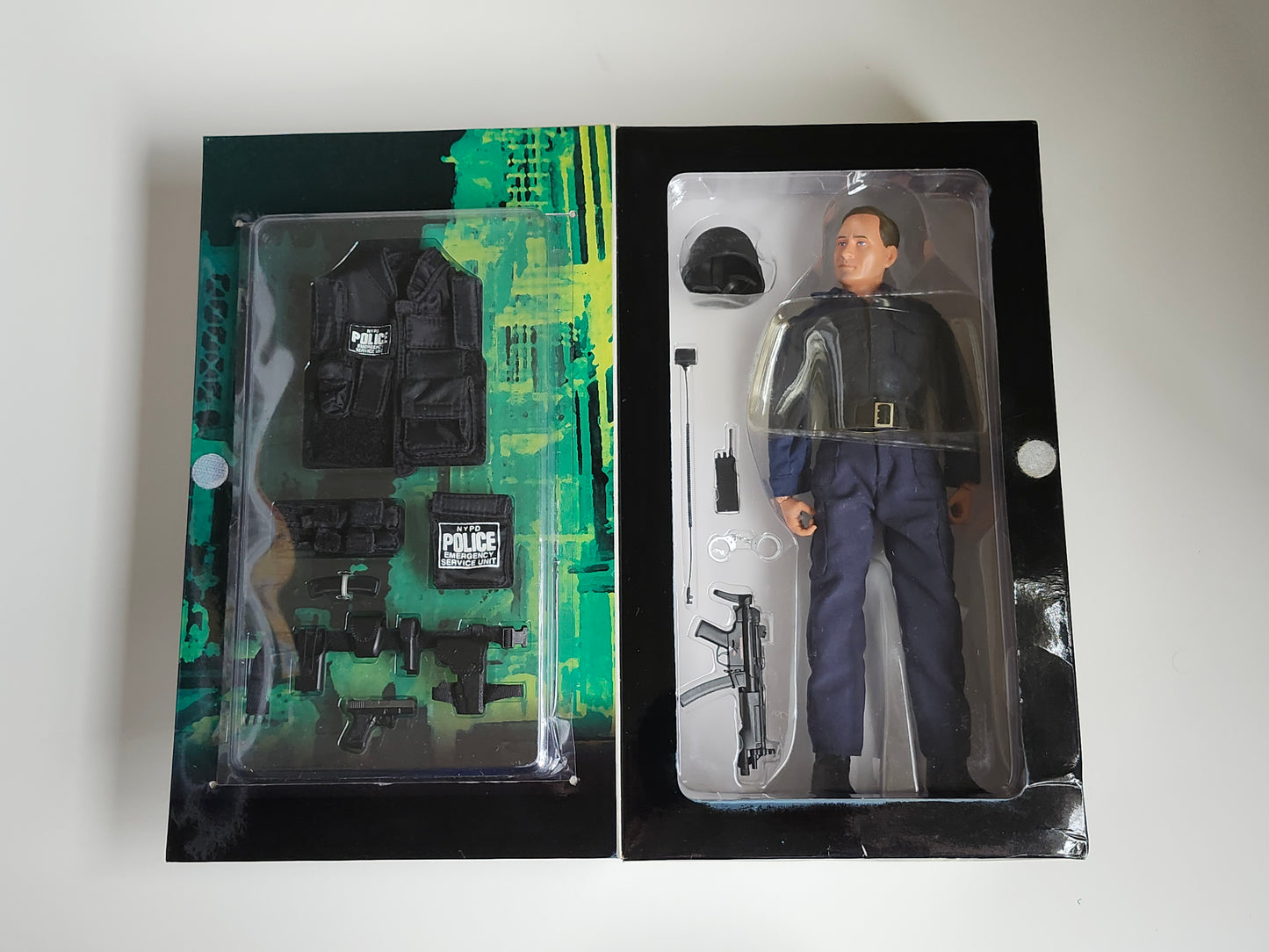 Dragon N.Y.P.D. Emergency Service Unit Full Gear "Bill Smith" 12-Inch Action Figure
