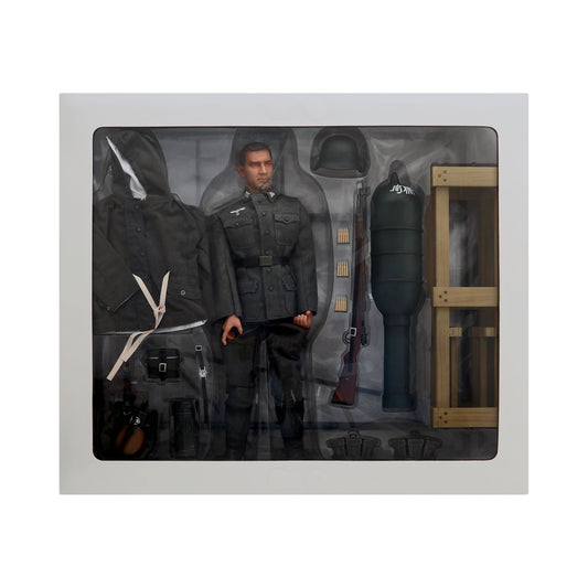 Dragon WWII Eastern Front 1943 Schweres Wurfgerat 41 and Rocket Crew (Obergefreiter) “Lang” 12-Inch Action Figure Set